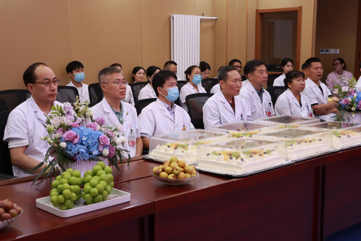 重温誓言 分享甜蜜：我院举行2025年中国医师节庆祝活动(图7)